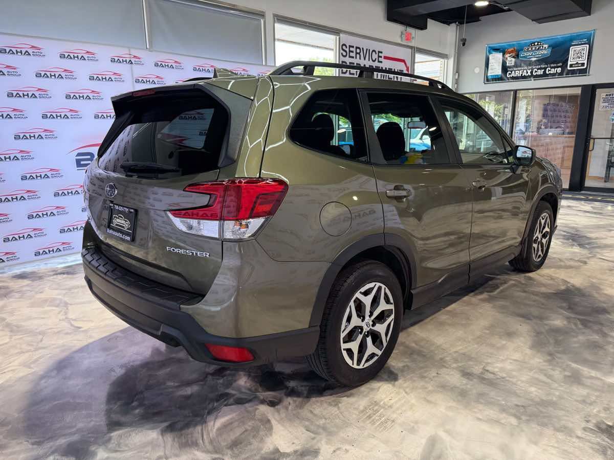 Used 2022 Subaru Forester Premium AWD/4WD image 7