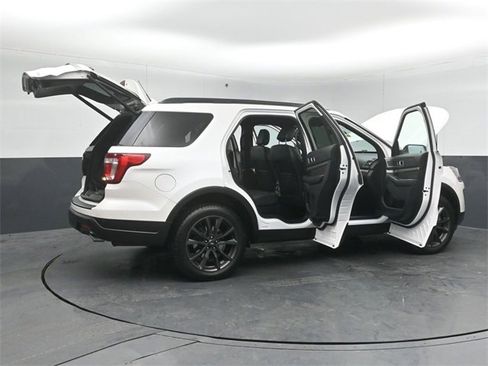 Certified 2018 Ford Explorer XLT w/ Equipment Group 202A image 60