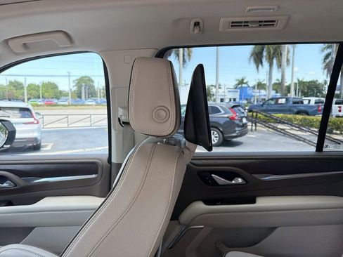 Used 2024 GMC Yukon XL Denali w/ Denali Reserve Package AWD/4WD image 12