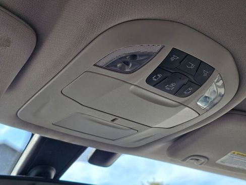 Used 2019 Chrysler Pacifica Touring-L image 31