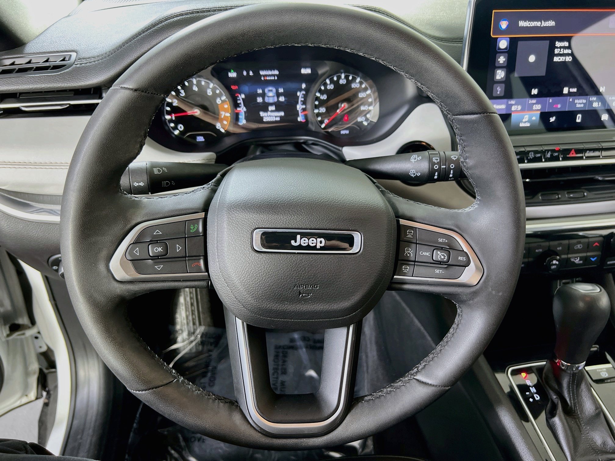 Used 2023 Jeep Compass Limited w/ Sun and Sound Group AWD/4WD image 11