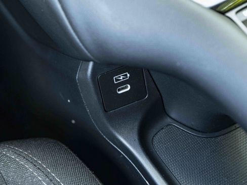 Used 2025 Honda HR-V LX image 29