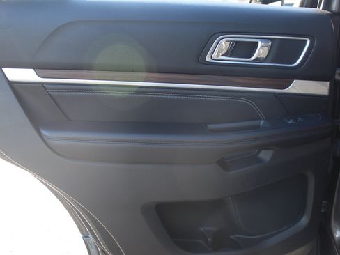 Used 2017 Ford Explorer Limited image 26