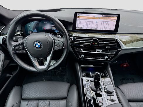 Used 2023 BMW 530e w/ Premium Package image 14