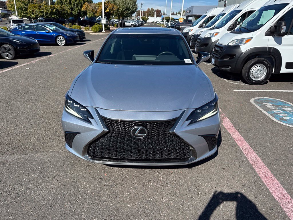 Used 2023 Lexus ES 250 w/ Accessory Package (Z2) AWD/4WD image 2