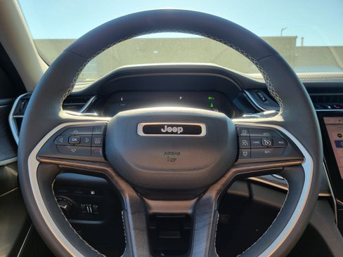 Used 2022 Jeep Grand Cherokee Limited 4xe AWD/4WD image 9