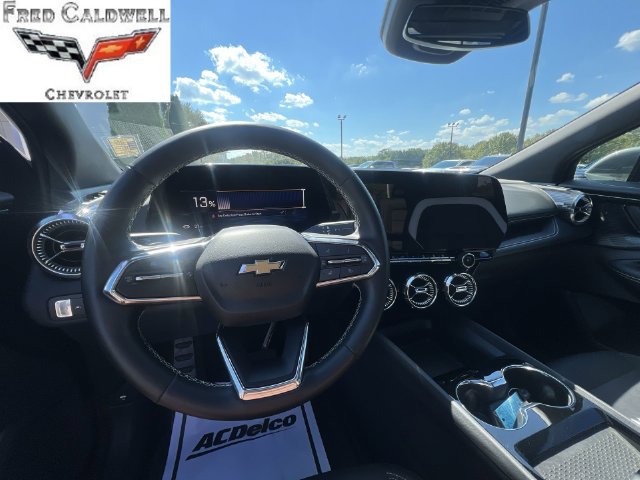 Used 2025 Chevrolet Blazer EV LT AWD/4WD image 16