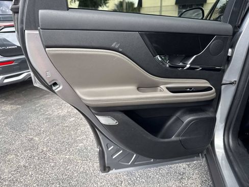 Used 2023 Lincoln Corsair FWD image 11