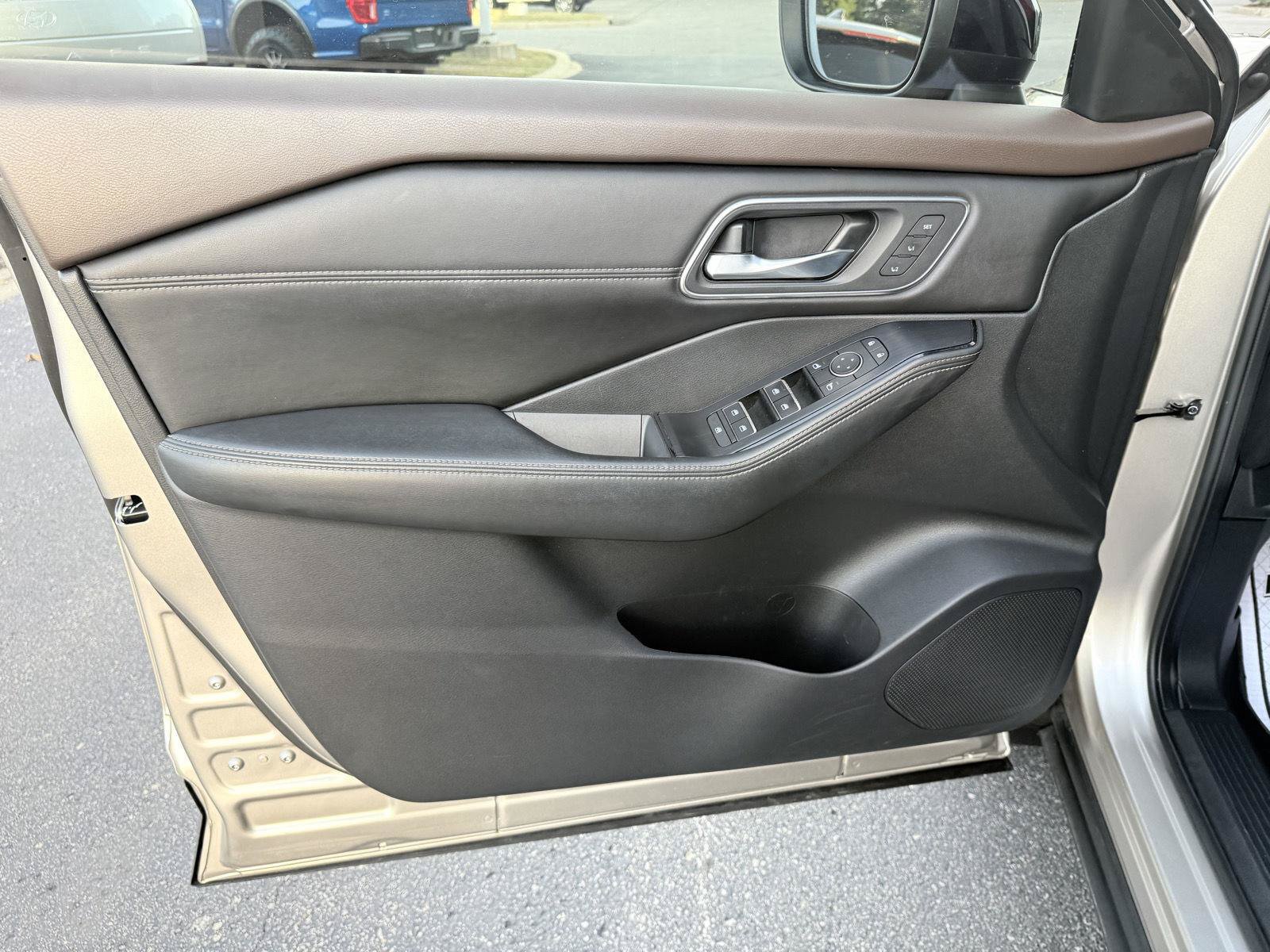 Used 2021 Nissan Rogue SL w/ Premium Package AWD/4WD image 33
