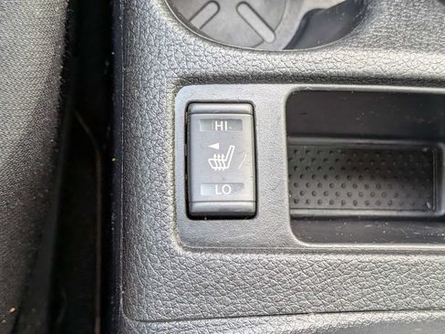 Used 2017 Nissan Rogue SV w/ Sun & Sound Touring Package AWD/4WD image 25