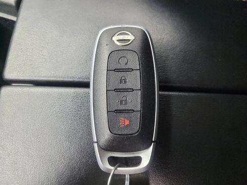 Used 2023 Nissan Rogue SV image 32