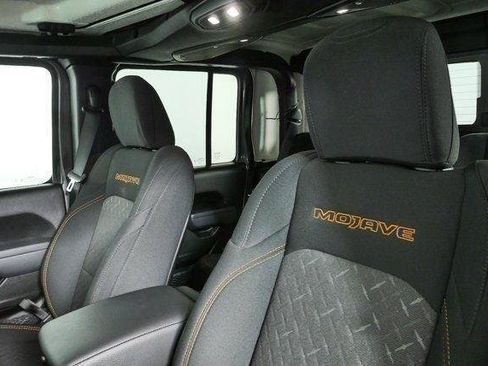 Used 2025 Jeep Gladiator Mojave w/ Convenience Group AWD/4WD image 2
