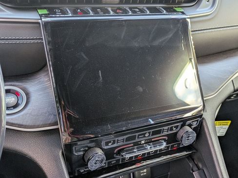 New 2025 Jeep Grand Cherokee Limited w/ Black Appearance Package image 18