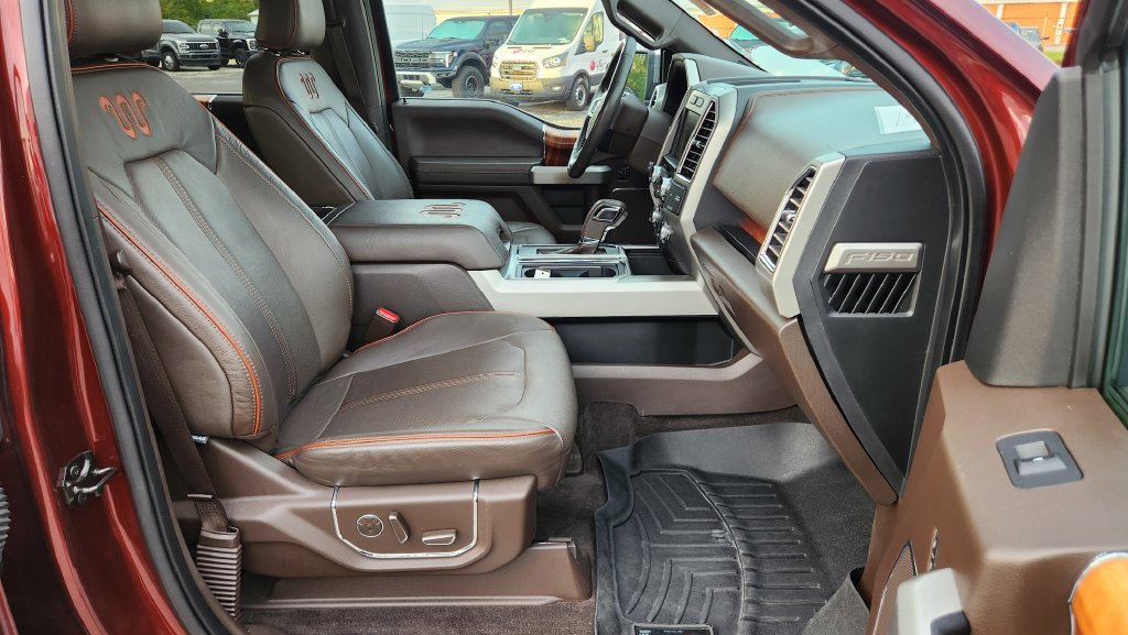 Used 2015 Ford F150 King Ranch w/ Equipment Group 601A Luxury AWD/4WD image 40