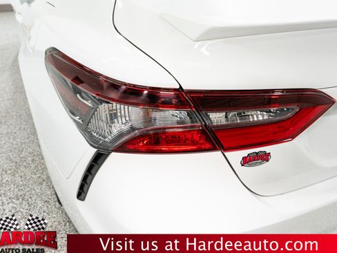 Used 2024 Toyota Camry SE image 9