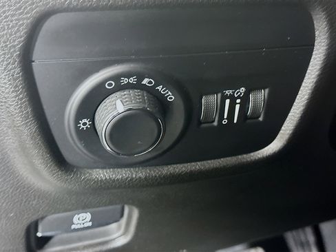 Used 2023 Jeep Grand Cherokee Altitude image 17