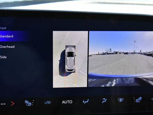 Used 2025 Chevrolet Equinox EV LT w/ Convenience Package image 23