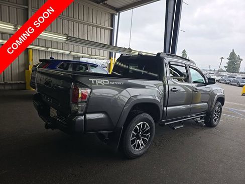 Used 2020 Toyota Tacoma TRD Sport w/ Technology Package RWD image 4