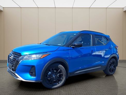 Used 2024 Nissan Kicks SR FWD image 2