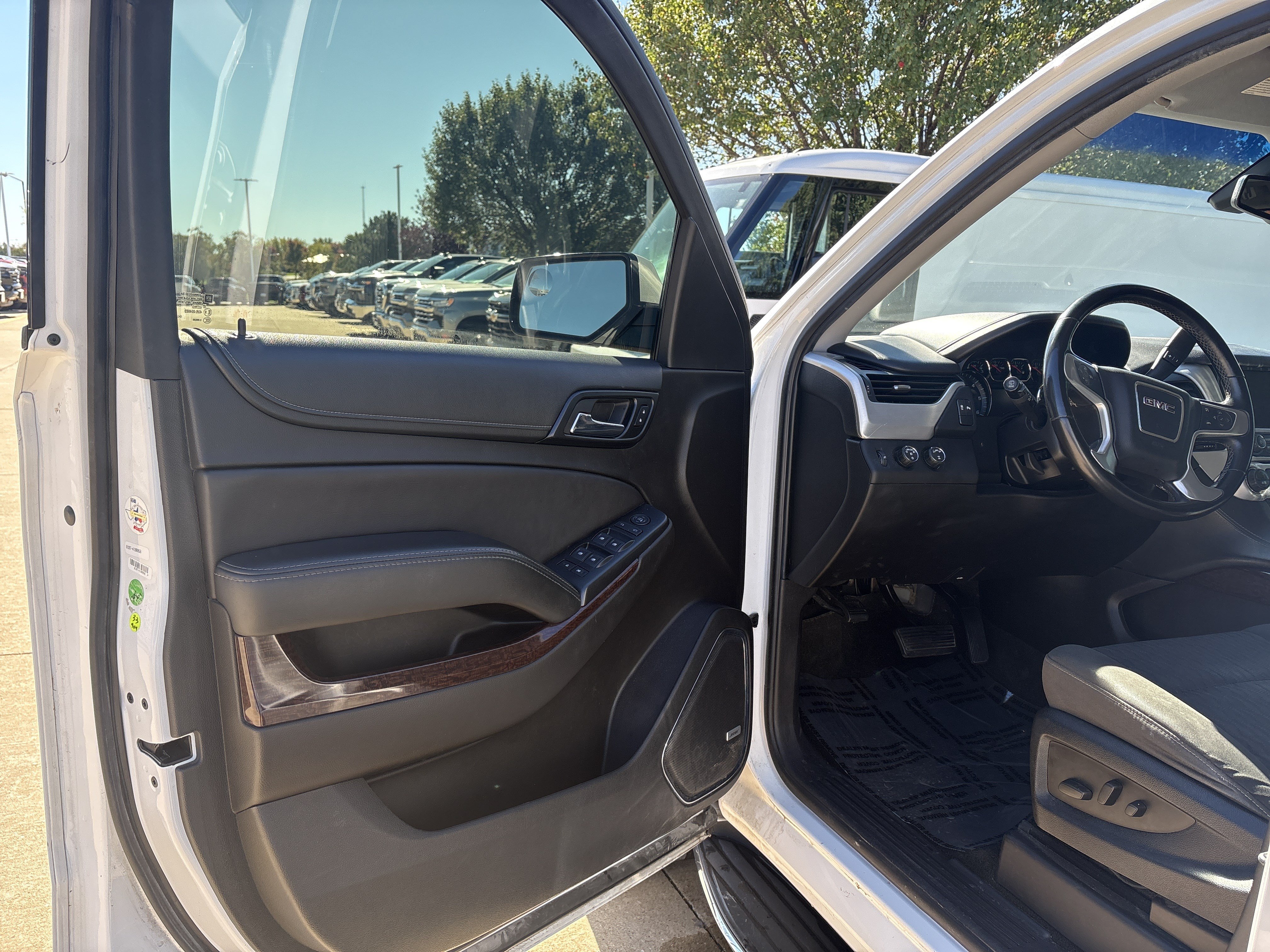 Used 2017 GMC Yukon XL SLE AWD/4WD image 12