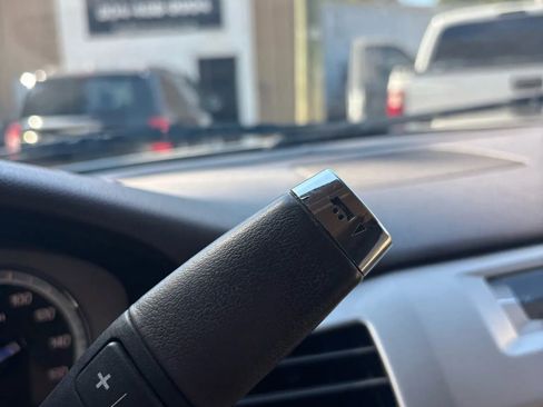 Used 2013 Cadillac Escalade ESV Premium image 21