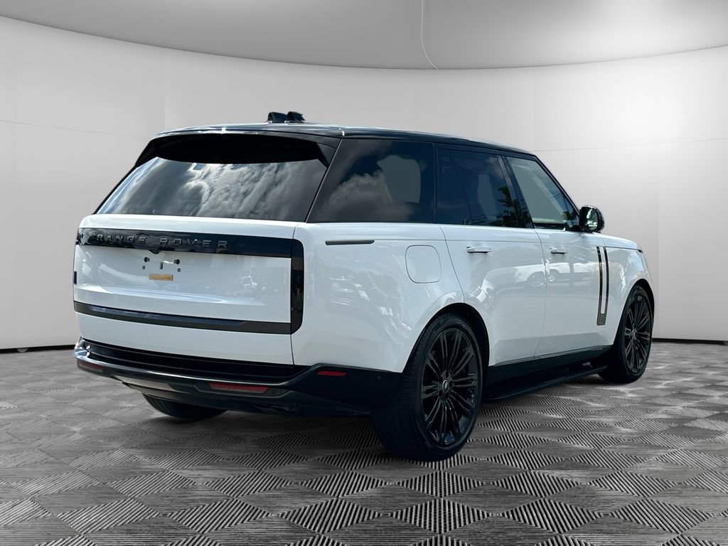 Used 2024 Land Rover Range Rover SE AWD/4WD image 5