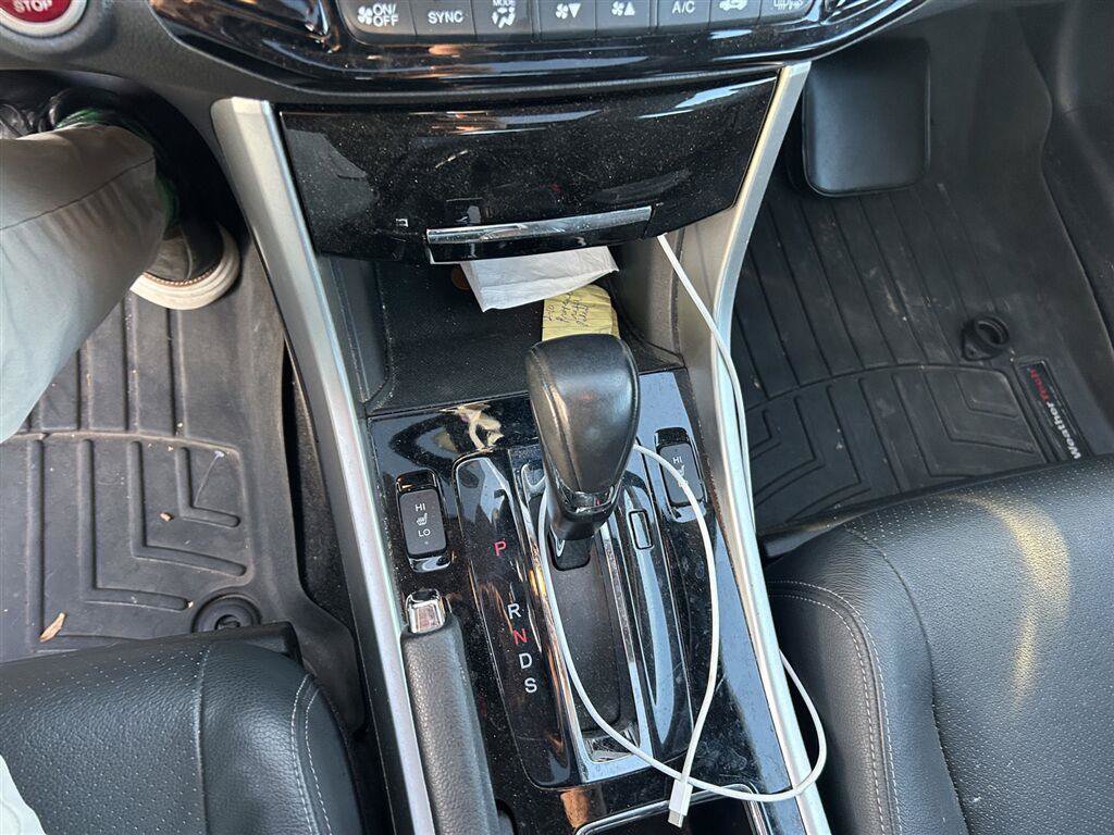 Used 2017 Honda Accord Touring image 11
