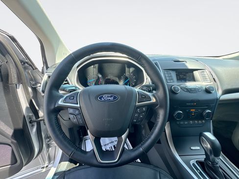 Used 2018 Ford Edge SEL w/ Ford Safe & Smart Package FWD image 16