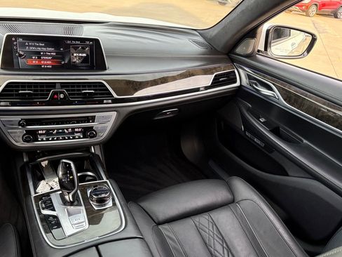 Used 2017 BMW 750i image 15