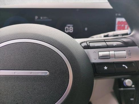 Used 2025 Hyundai Tucson SE image 21