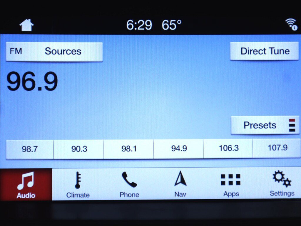 Used 2018 Ford Explorer XLT w/ Equipment Group 202A AWD/4WD image 17