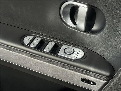 Used 2024 Hyundai Ioniq 5 Limited image 27