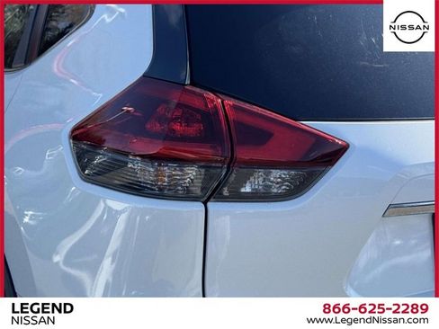 Used 2020 Nissan Rogue SL w/ Premium Package image 11