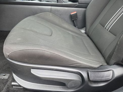 Used 2024 Hyundai Elantra SEL FWD image 15