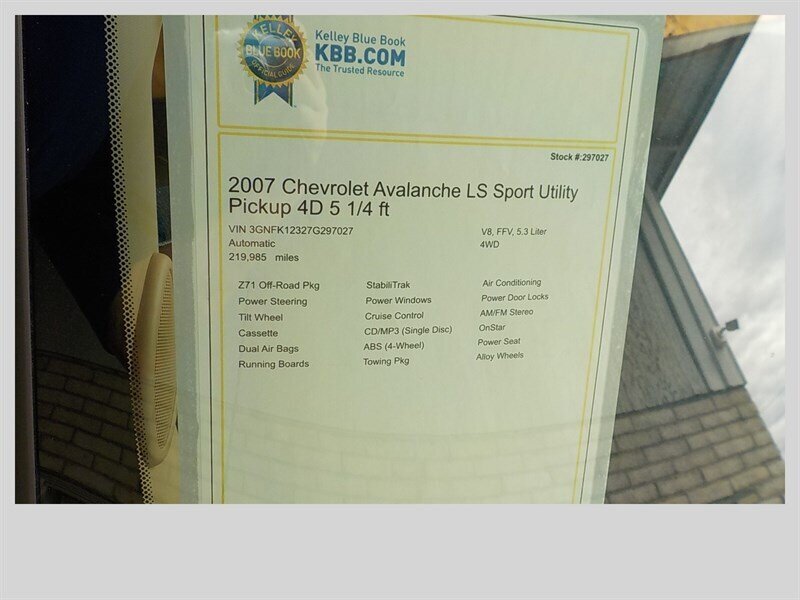 Used 2007 Chevrolet Avalanche LS AWD/4WD image 17