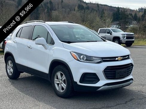 Used 2019 Chevrolet Trax LT w/ LT Convenience Package image 3