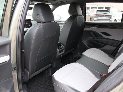 New 2026 Volkswagen Tiguan SE R-Line FWD image 24