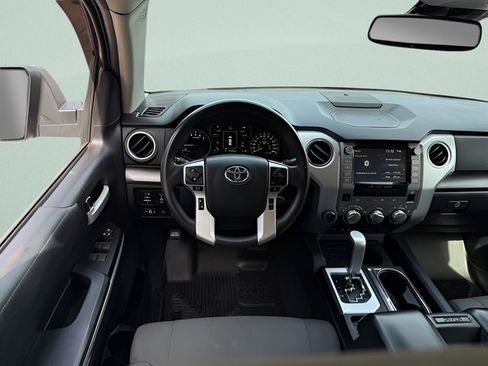 Used 2020 Toyota Tundra SR5 w/ SR5 Convenience Package AWD/4WD image 7