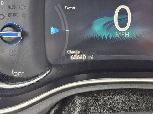 Used 2024 Chrysler Pacifica Limited FWD image 21