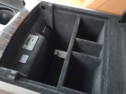 Used 2022 Cadillac Escalade ESV Premium Luxury image 42