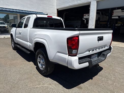 Used 2019 Toyota Tacoma SR RWD image 3