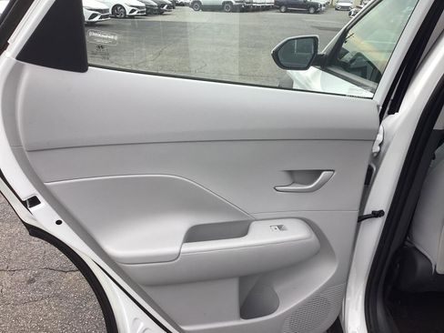 Used 2025 Hyundai Kona SE FWD image 15