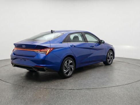 Used 2025 Hyundai Elantra SEL FWD image 9