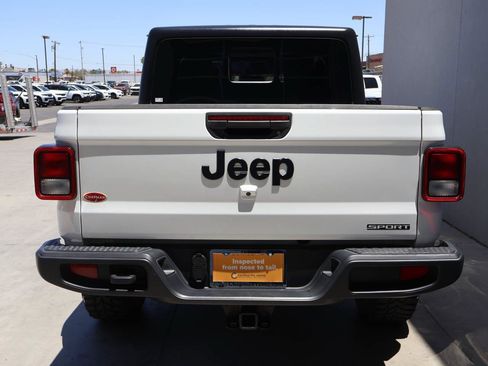 Used 2021 Jeep Gladiator Sport AWD/4WD image 4