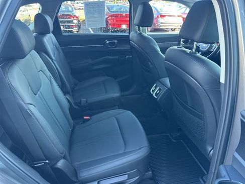 Used 2025 Kia Sorento EX w/ EX Panoramic Sunroof Package image 39