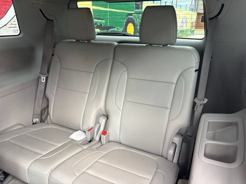 Used 2021 GMC Acadia SLT w/ LPO, Floor Liner Package FWD image 25