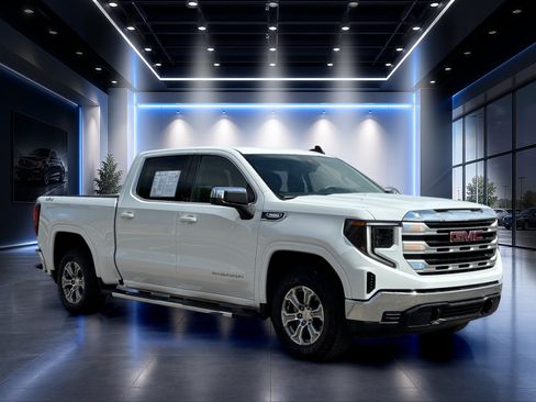 Used 2025 GMC Sierra 1500 SLE w/ Preferred Package AWD/4WD image 2