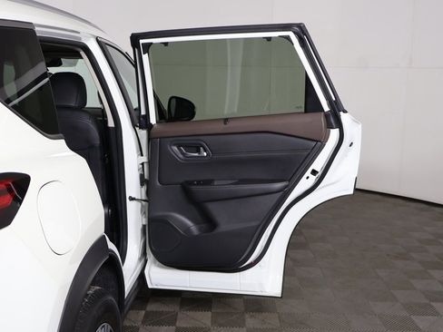 Used 2023 Nissan Rogue SV w/ SV Premium Package image 22