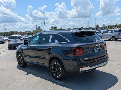 Certified 2025 Kia Sorento S FWD image 6