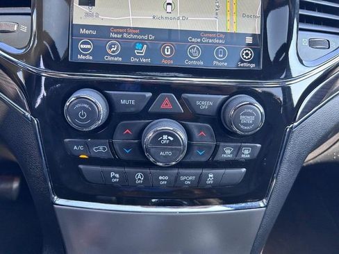 Used 2021 Jeep Grand Cherokee Overland image 14